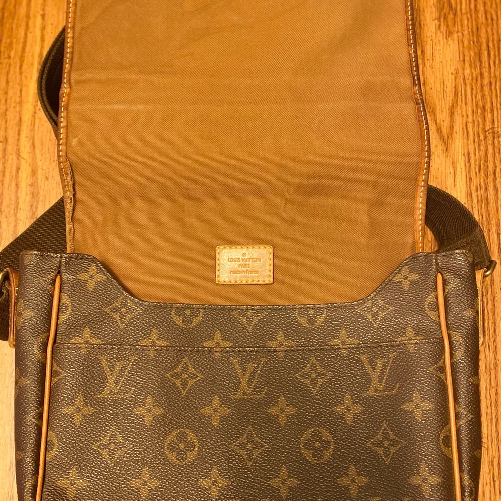 SOLD🔅Louis Vuitton Bosphore Crossbody Bag - Picture 9 of 15